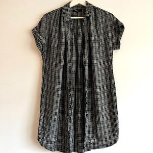 What a versatile item! Full shirt dress or open front over shirt.